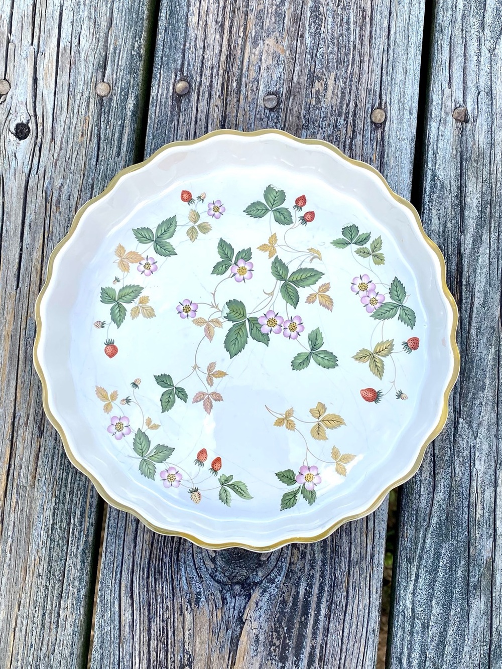 Vintage Wedgewood Wild Strawberry tart dish scalloped gold trim oven to table